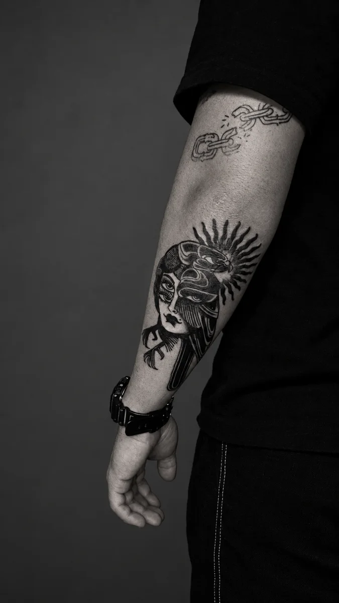 Tatuagem de old school feita por Clarmino Lucas